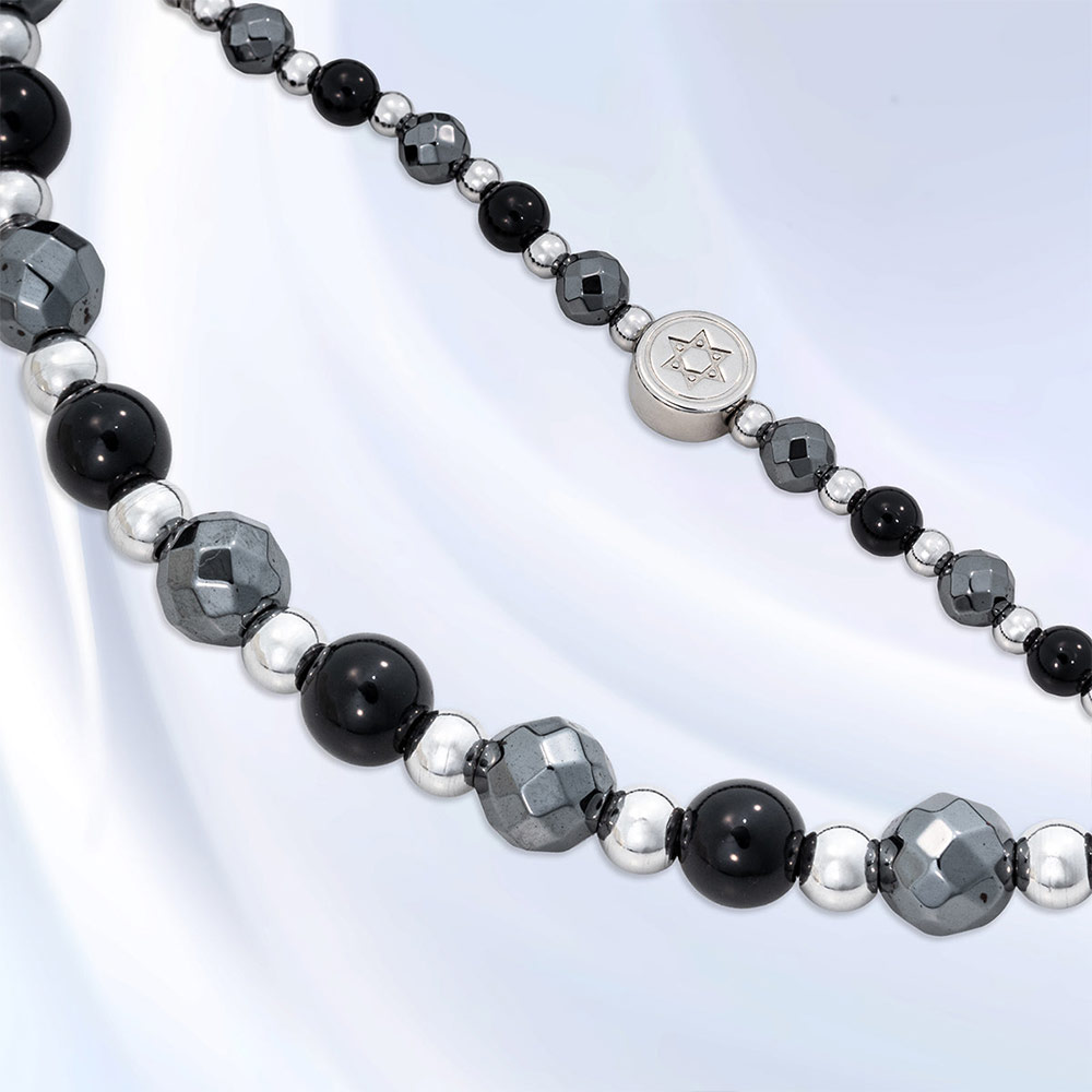 Picture of Switcheasy Luxe Pendan Wrist Strap Strap Card Phone Lanyard for any closed-bottom phone case (Obsidian Night)